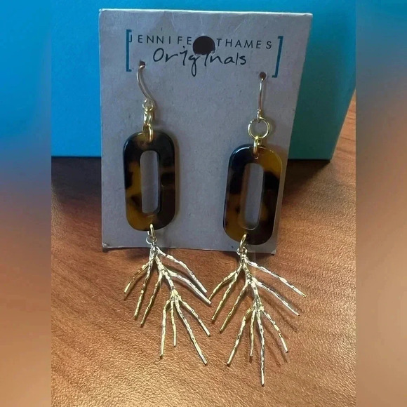 Jennifer Thames Brown Tortoise Shell and Brass Leaf Earrings - Picture 3 of 7